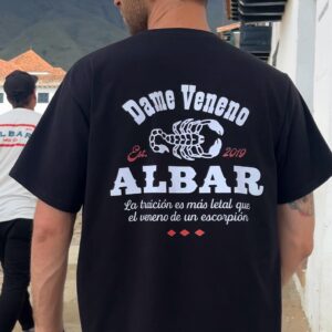 Camiseta color negro estampado Dame veneno