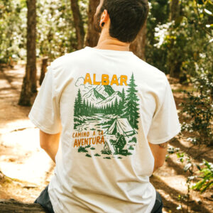 Camiseta color hueso estampado Camino a la aventura