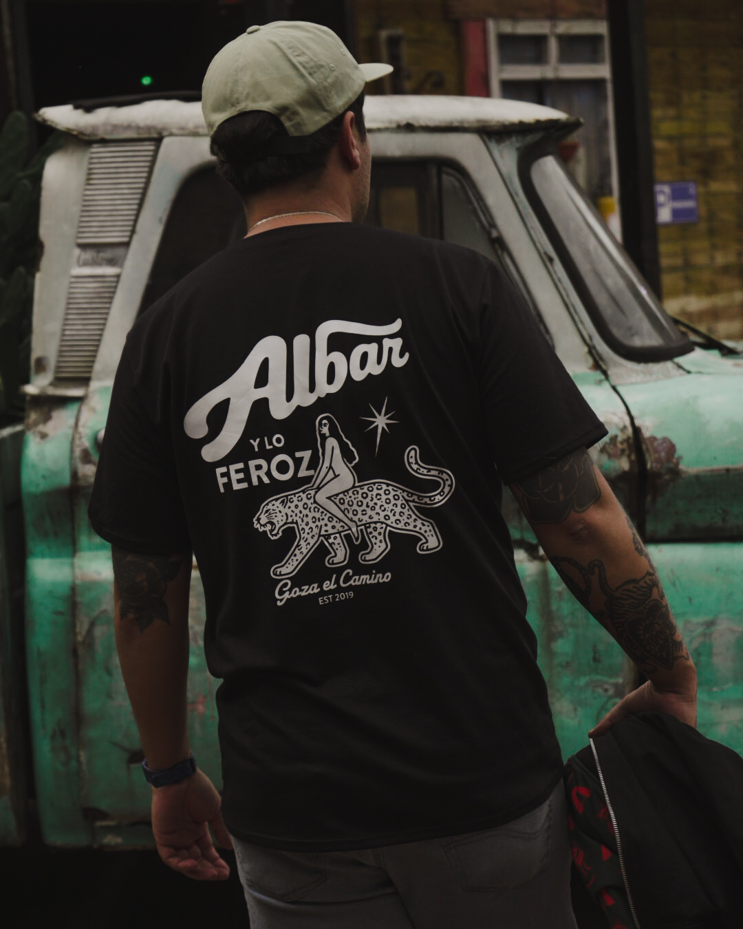 Camiseta negra Albar y lo feroz